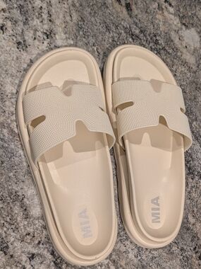 MIA Cream Textured Slide Sandals